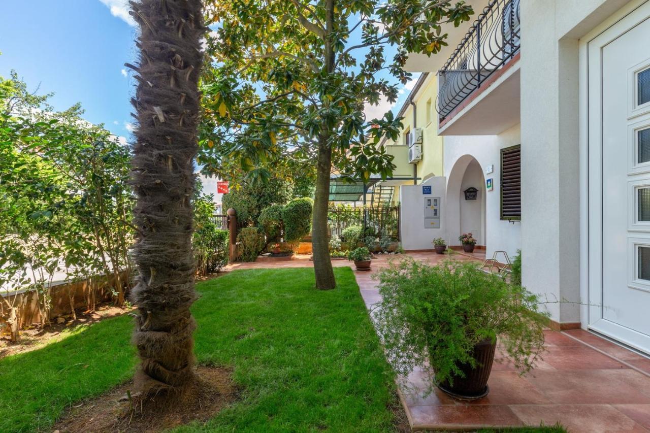 Holiday Apartment Suzana Ровинь Экстерьер фото